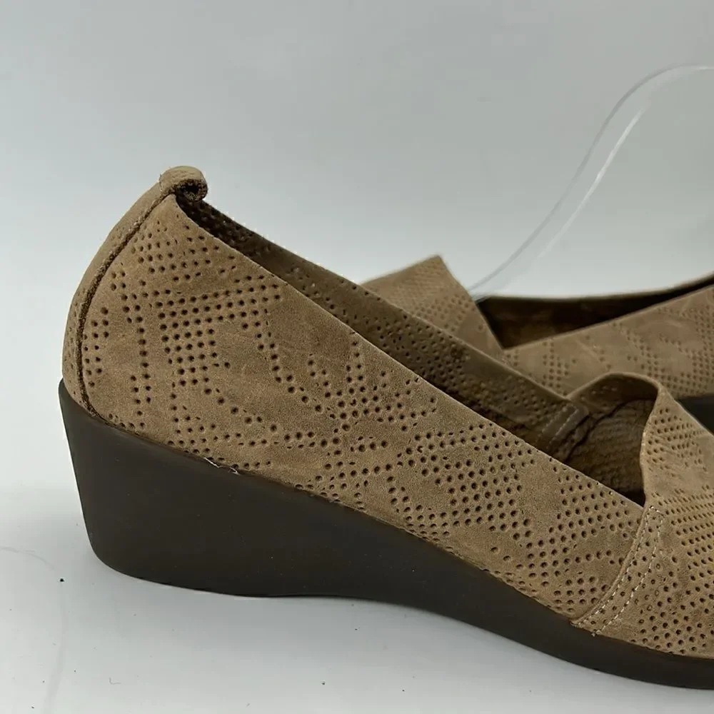 The Flexx Women's Wedge Sandal skirt heel size 8.5 peep toe